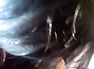 Beurette suce dans la voiture
