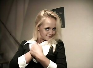 Ebony gash hound finds a suitable blonde for long term anal fucking