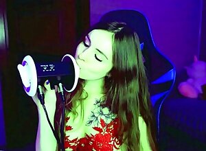 Webcam fun mature brunette with toys cum on cam